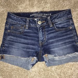 Dark wash frayed American Eagle short shorts
